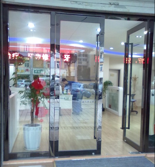 玻璃防火門(mén).jpg