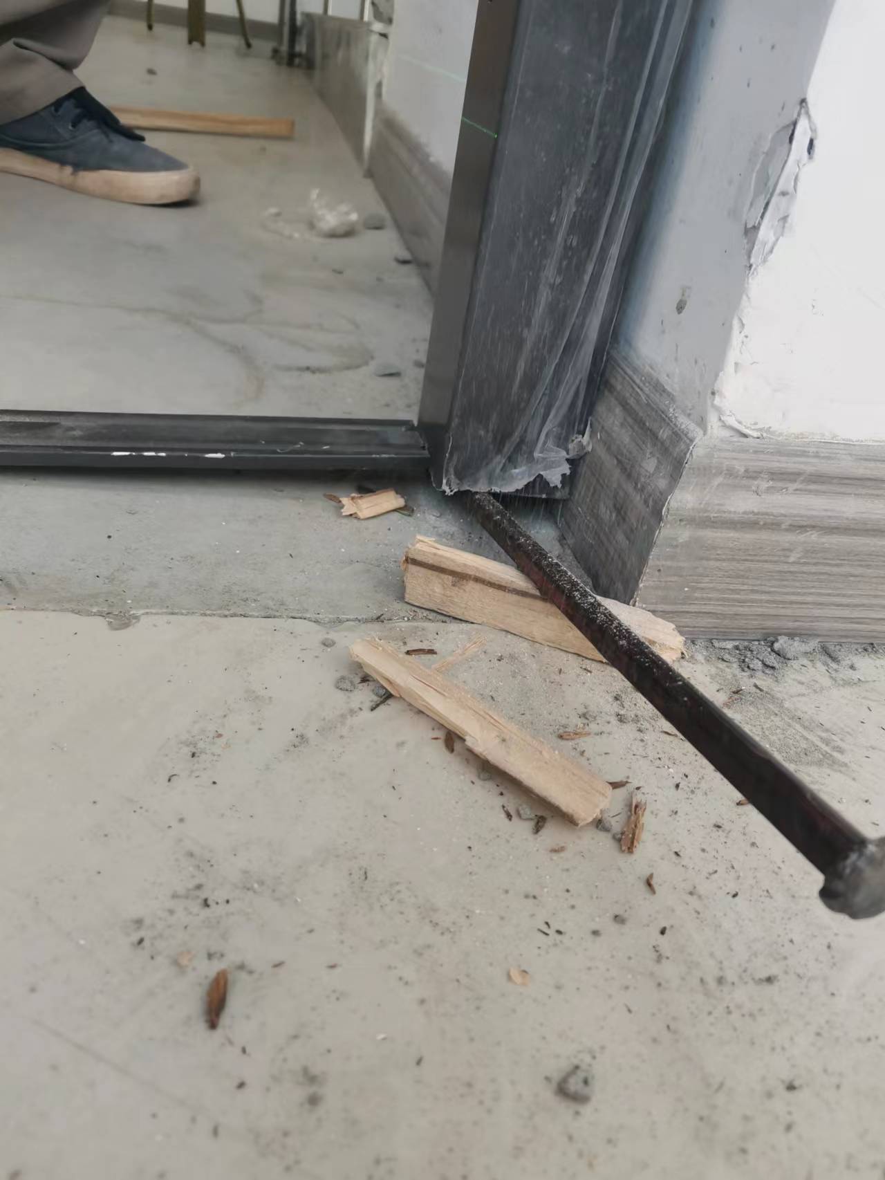 1740551144319726.jpg 安裝鋼質(zhì)防火門.jpg